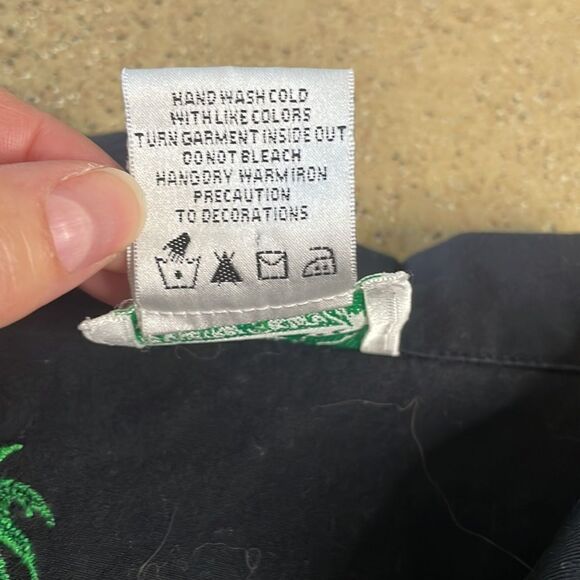 Embroidered jungle critters zip up black cotton jacket / shacket - Picture 9 of 16